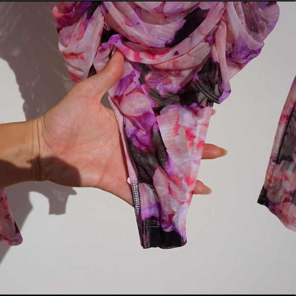 🌸 Beautiful Floral Bodysuit 🌸 - Picture 4 of 4